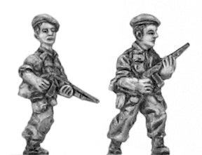 NEW - Legionnaire in beret with M1 Carbine (15mm)