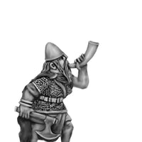 Norse-Irish Warrior blowing horn (28mm)