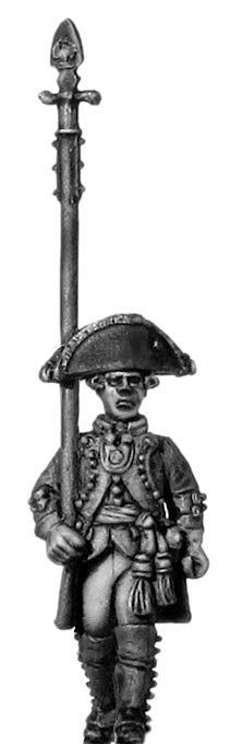 Russian officer, coat with lapels and collar, spontoon, marching (28mm)
