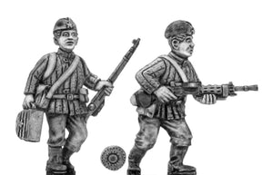 Soviet infantry LMG team in side cap (28mm)
